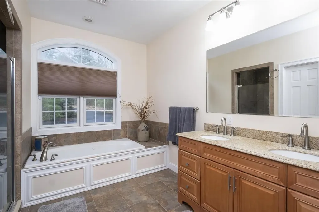 287 Hoit Road Concord NH 03301-1811