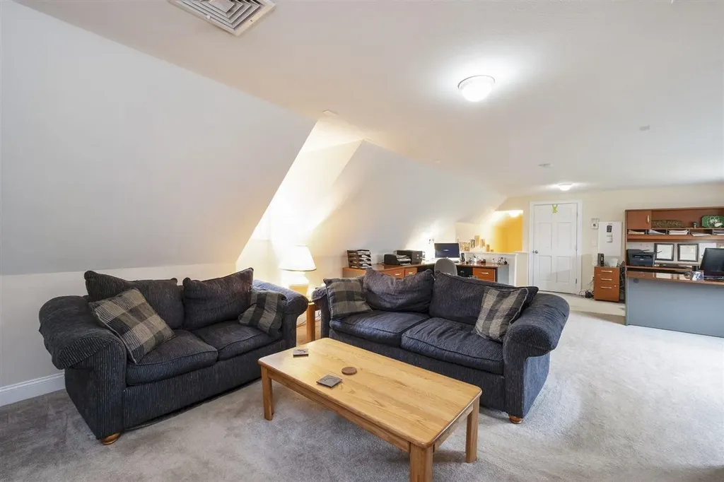 287 Hoit Road Concord NH 03301-1811