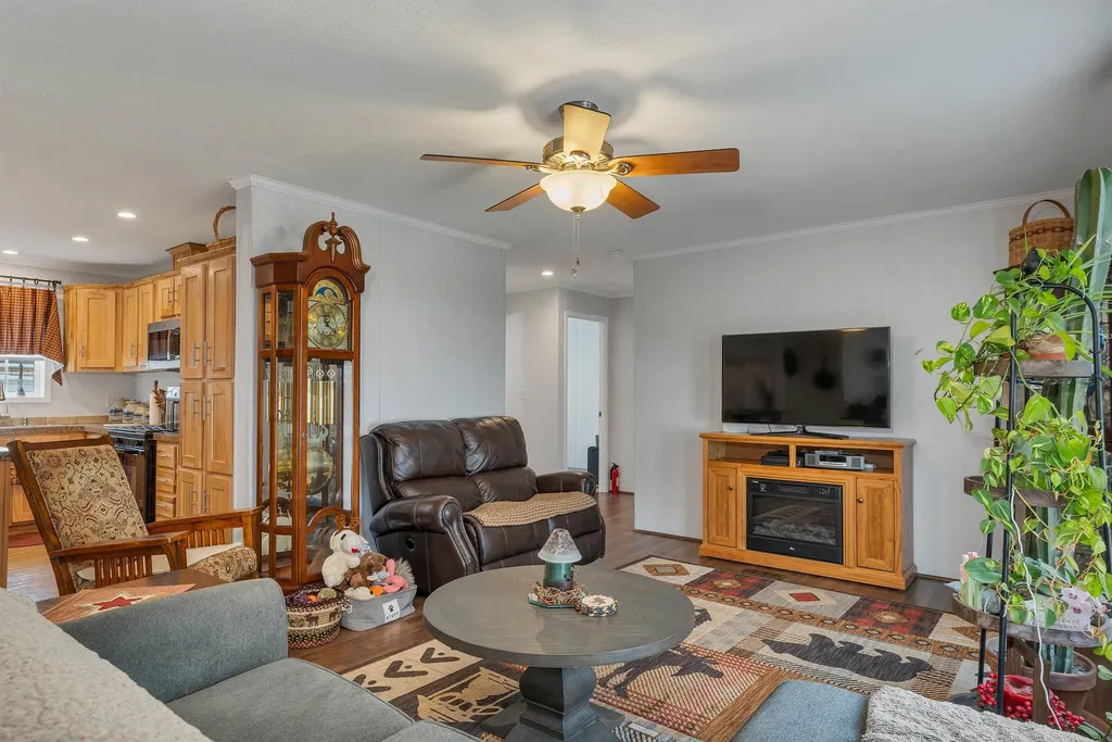 9 Longmeadow Drive Concord NH 03301-3482