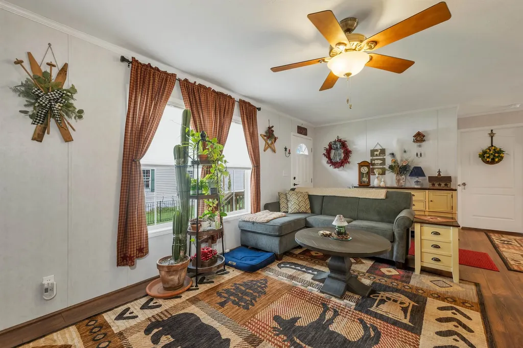 9 Longmeadow Drive Concord NH 03301-3482
