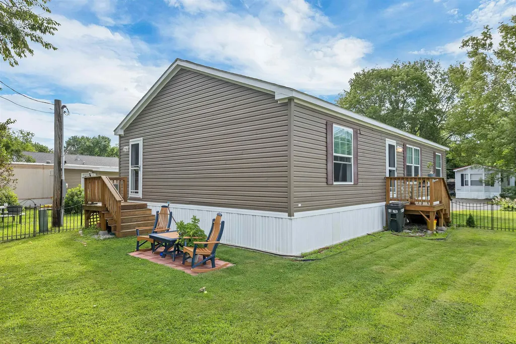 9 Longmeadow Drive Concord NH 03301-3482