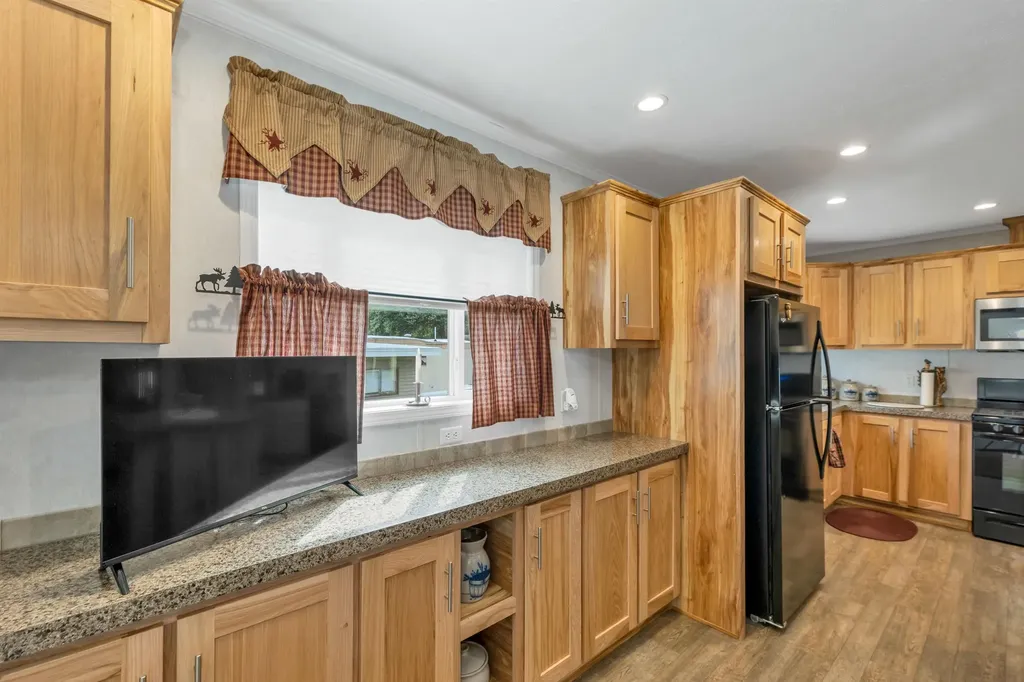 9 Longmeadow Drive Concord NH 03301-3482