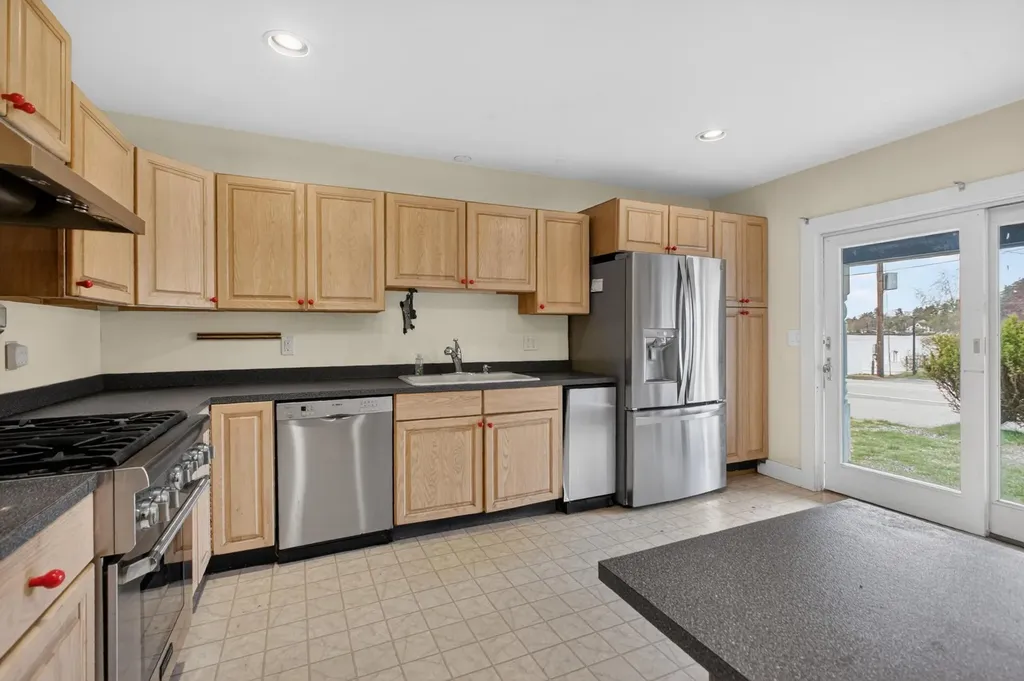 338 N Main Street Salem NH 03079