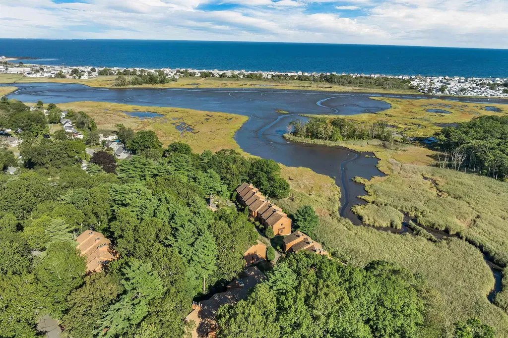87 Dunvegan Woods Drive Hampton NH 03842