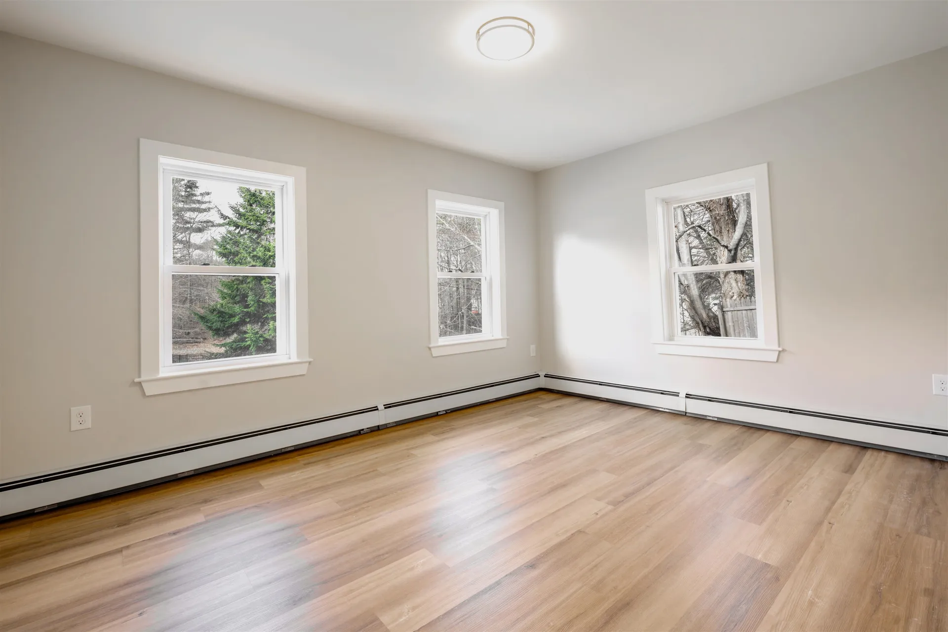 27 Washington Street Ashland NH 03217