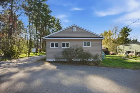 31 Page Road Litchfield NH 03052