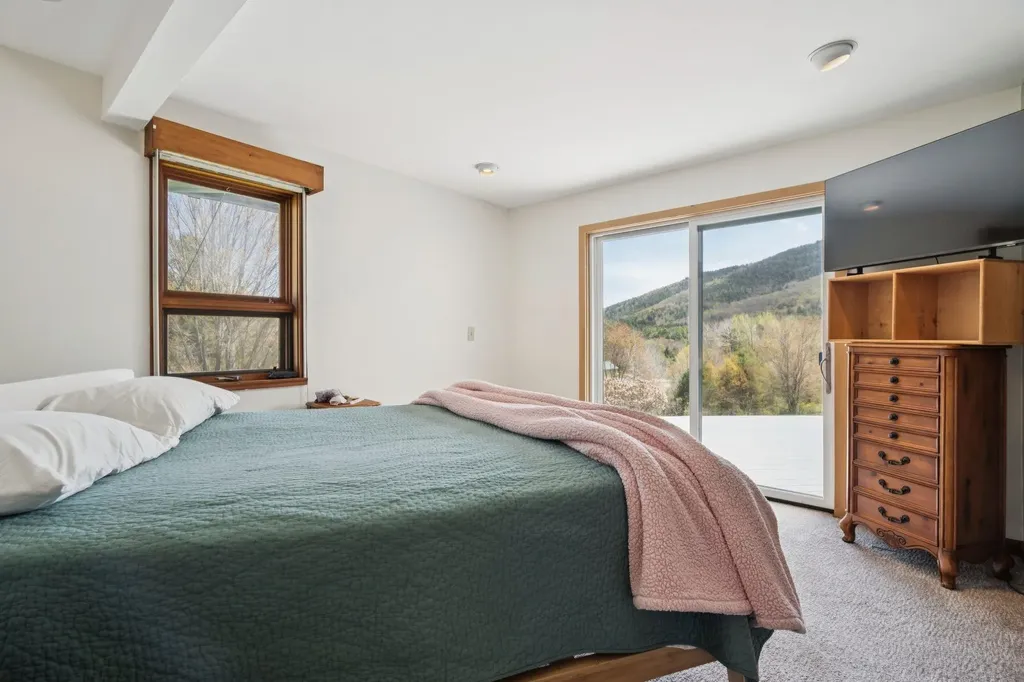 84 Old Barn Lane West Windsor VT 05037
