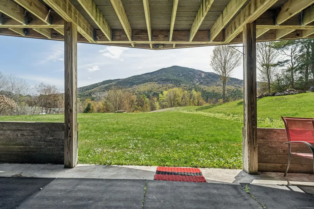 84 Old Barn Lane West Windsor VT 05037