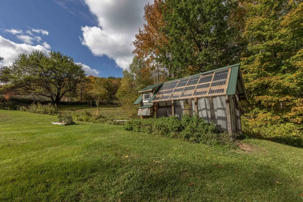 84 Old Barn Lane West Windsor VT 05037