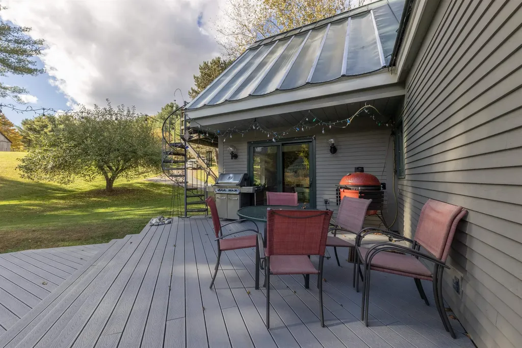 84 Old Barn Lane West Windsor VT 05037