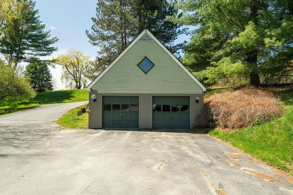 84 Old Barn Lane West Windsor VT 05037