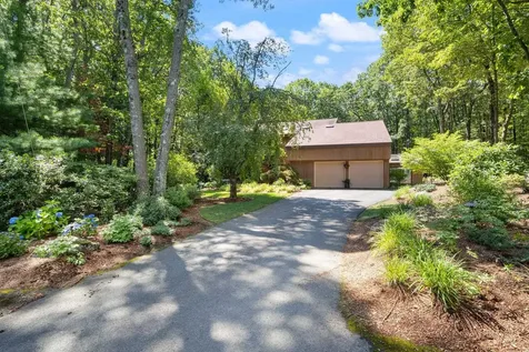15 Masefield Road Nashua NH 03062