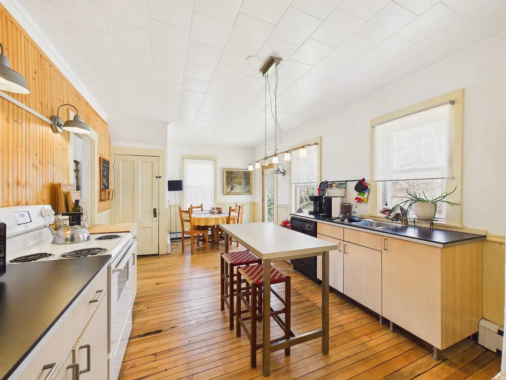 37 Robinson Avenue Rochester VT 05767