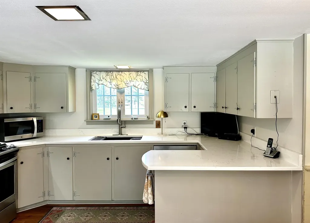 24 Sawyers Crossing Road Swanzey NH 03446
