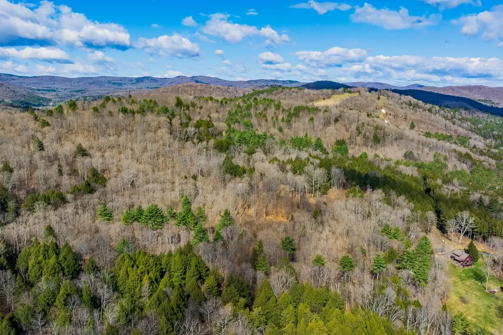 334 Log Cabin Drive Pomfret VT 05067