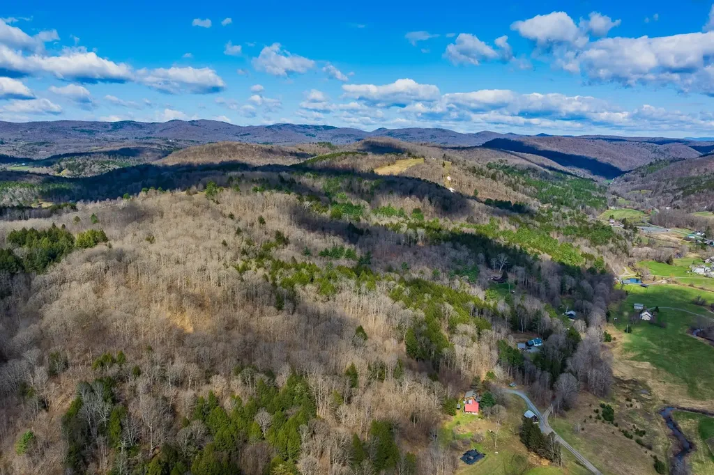 334 Log Cabin Drive Pomfret VT 05067