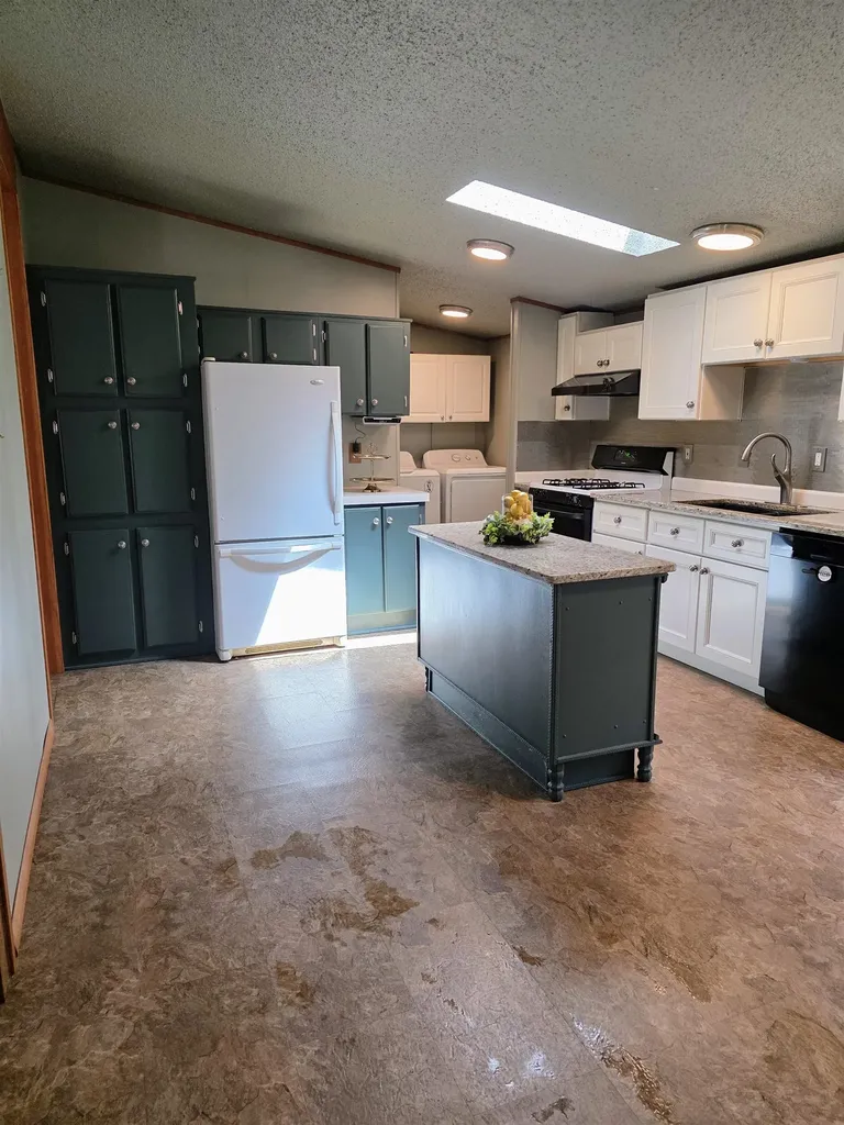 97 Fordway Extension Derry NH 03038