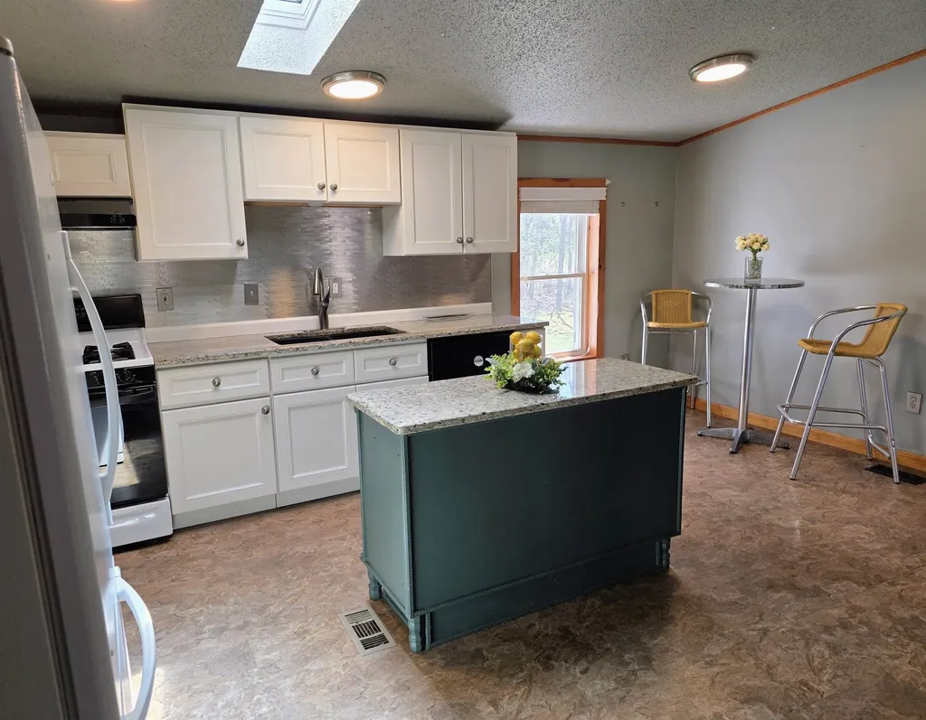 97 Fordway Extension Derry NH 03038