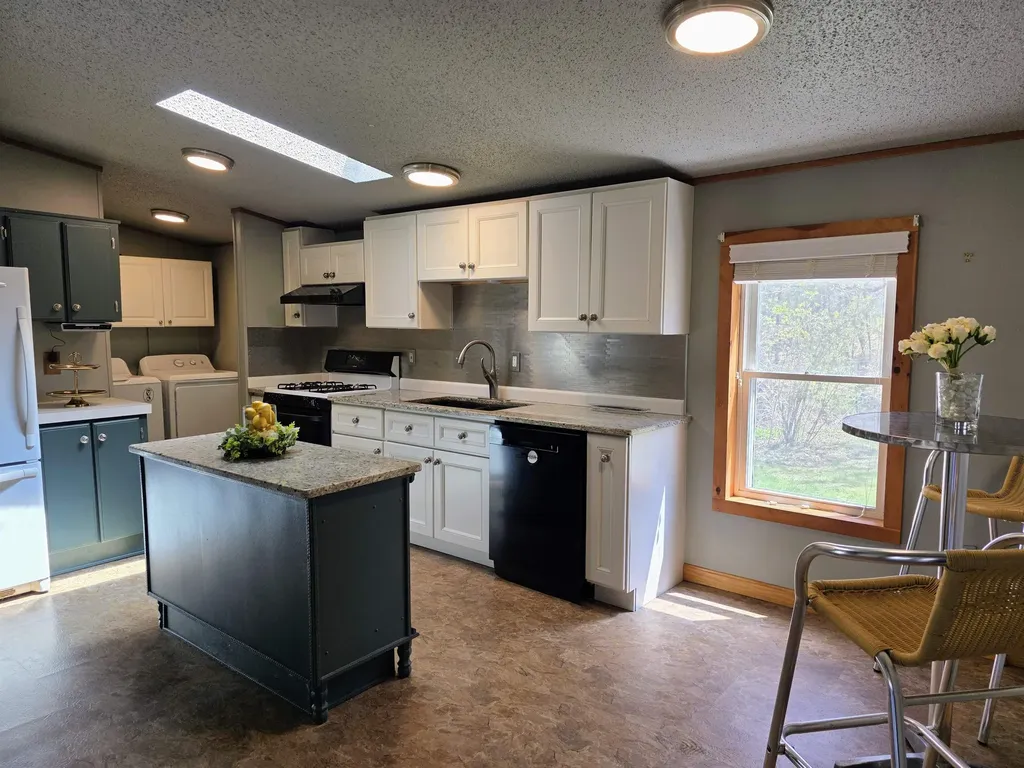 97 Fordway Extension Derry NH 03038