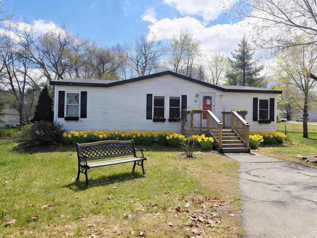 97 Fordway Extension Derry NH 03038