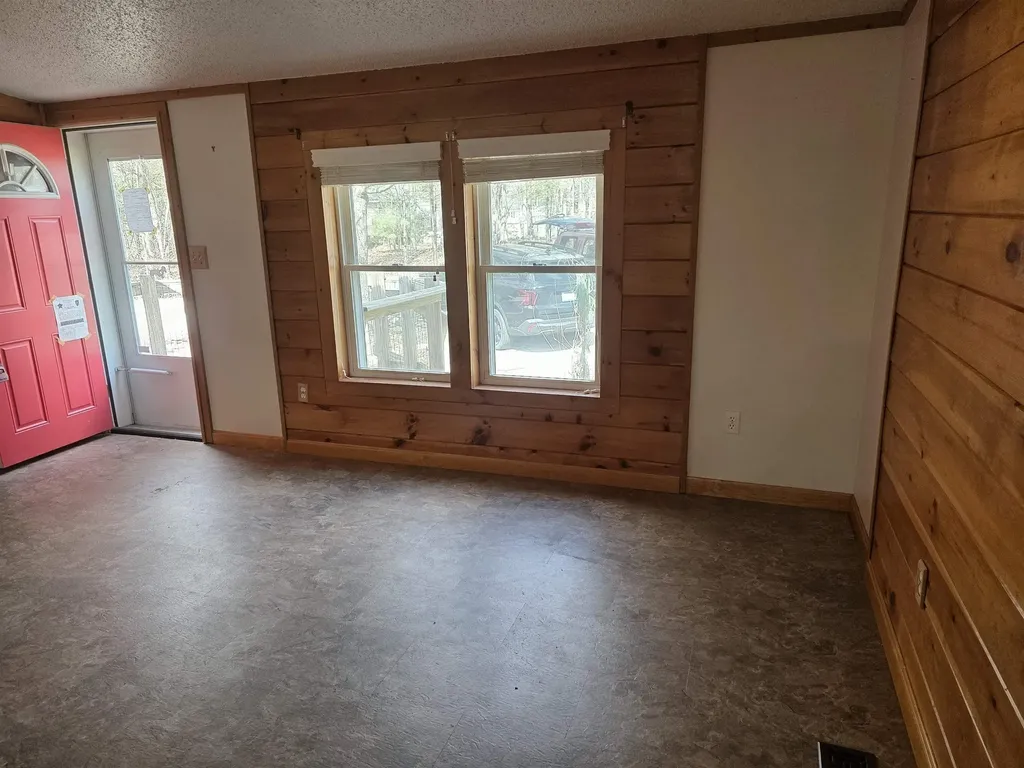 97 Fordway Extension Derry NH 03038