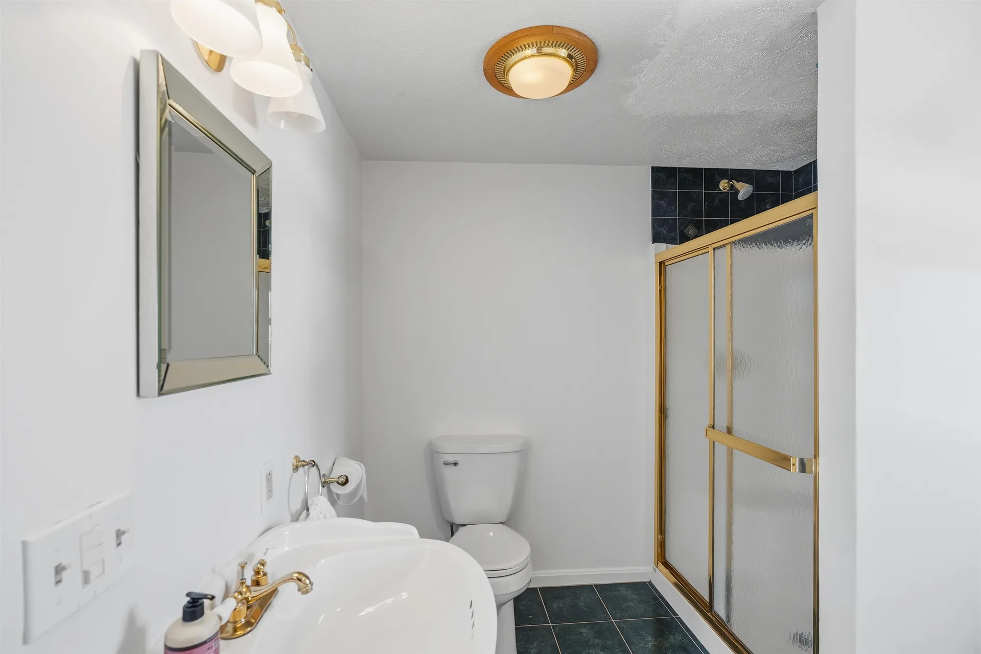 506 Mammoth Road Londonderry NH 03053