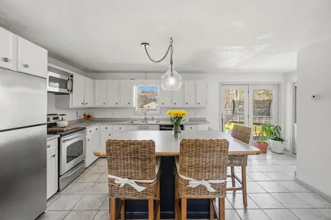 506 Mammoth Road Londonderry NH 03053