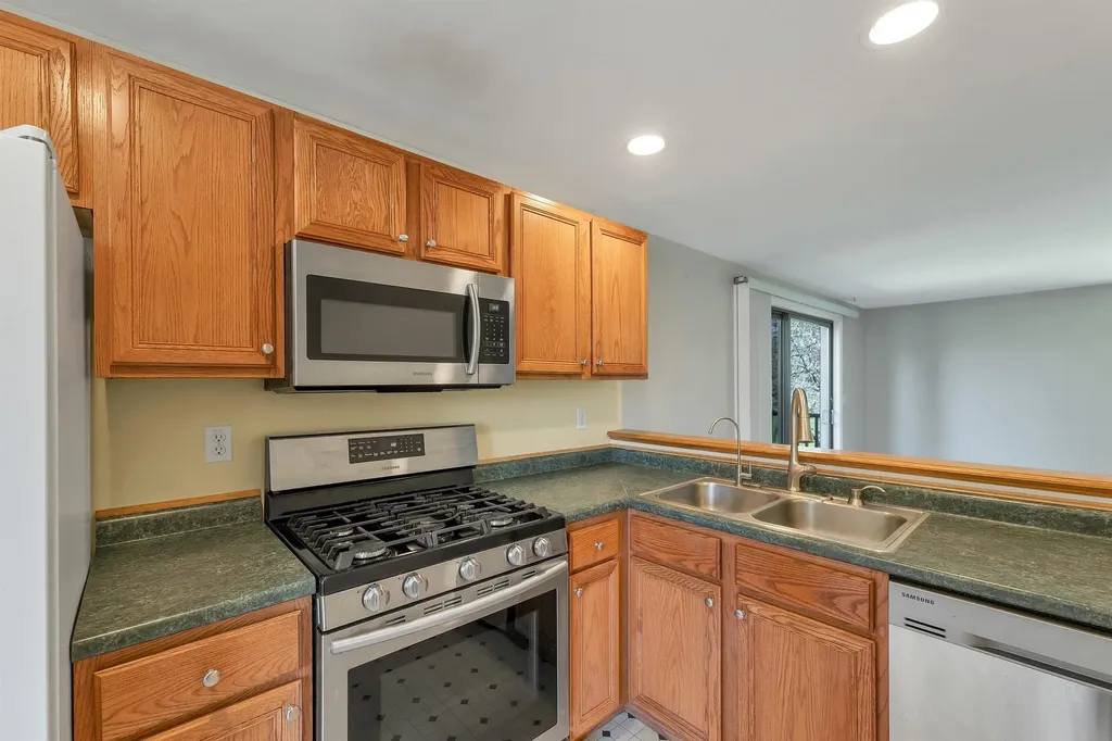 422 Ledgeview Drive Rochester NH 03867