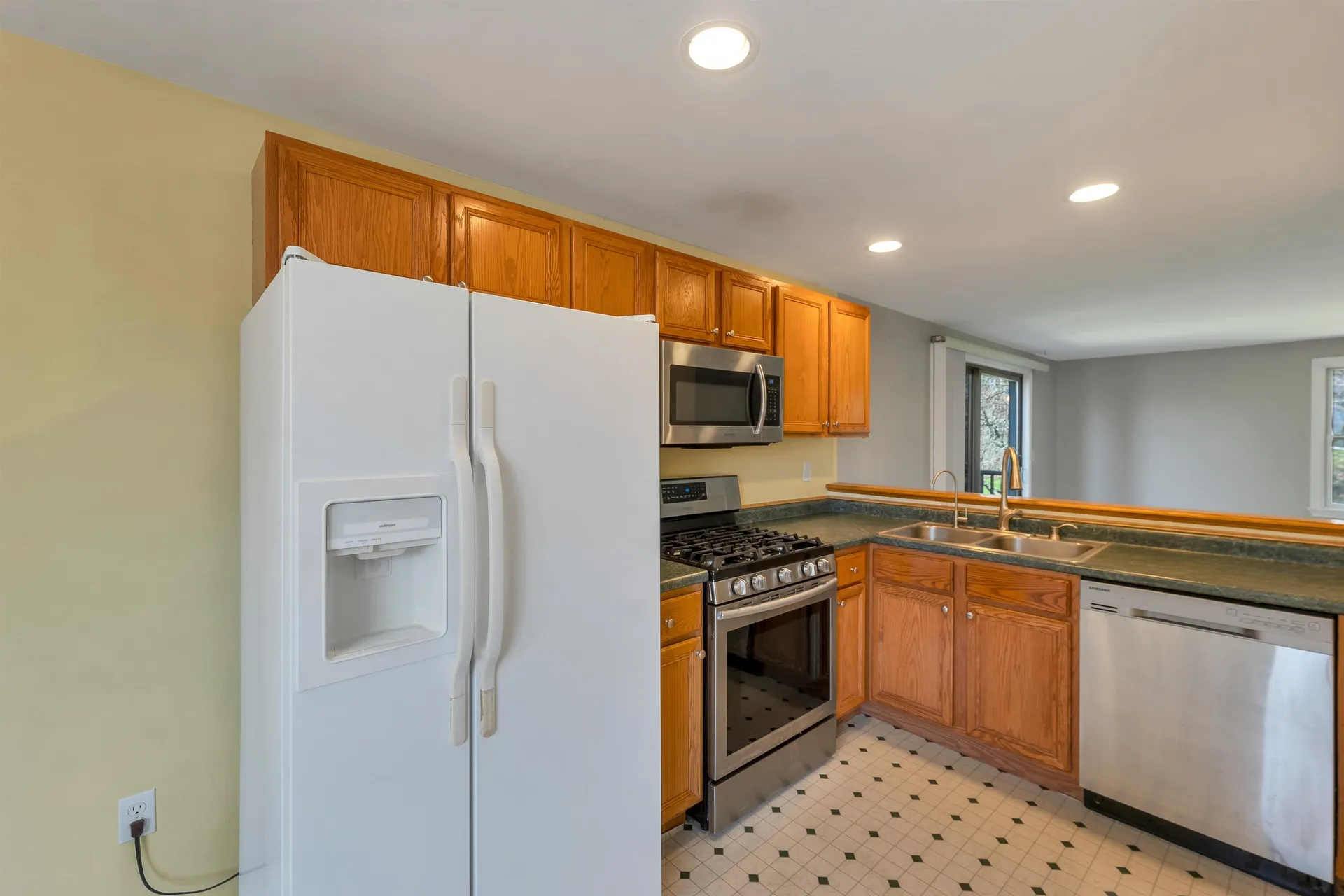 422 Ledgeview Drive Rochester NH 03867