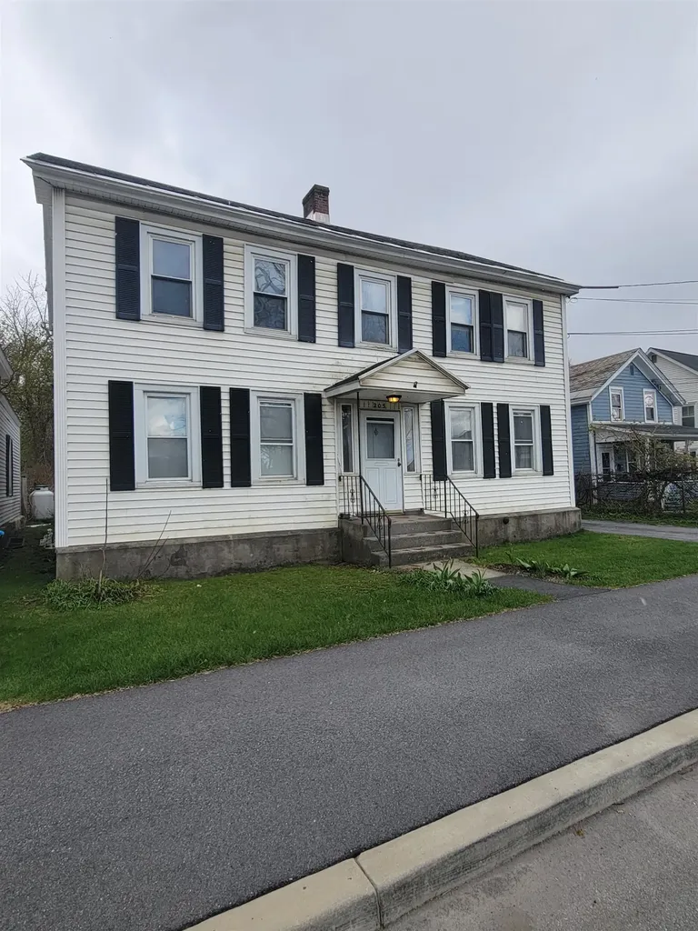 205 County Street Bennington VT 05201