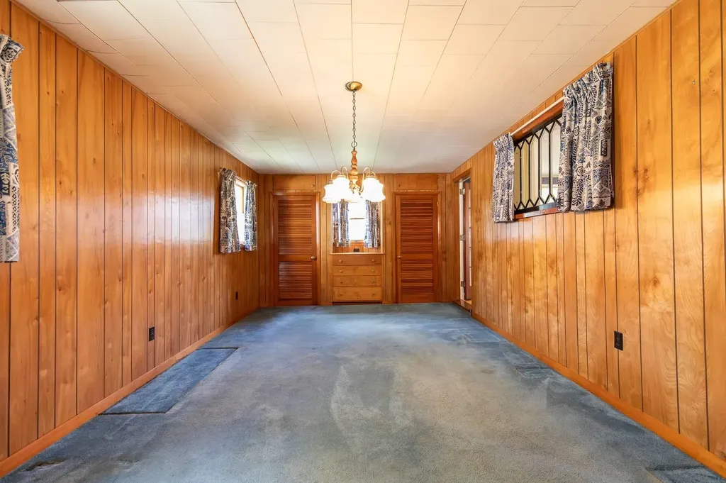 9 Tuttle Street Rockingham VT 05101