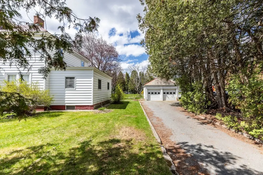 9 Tuttle Street Rockingham VT 05101