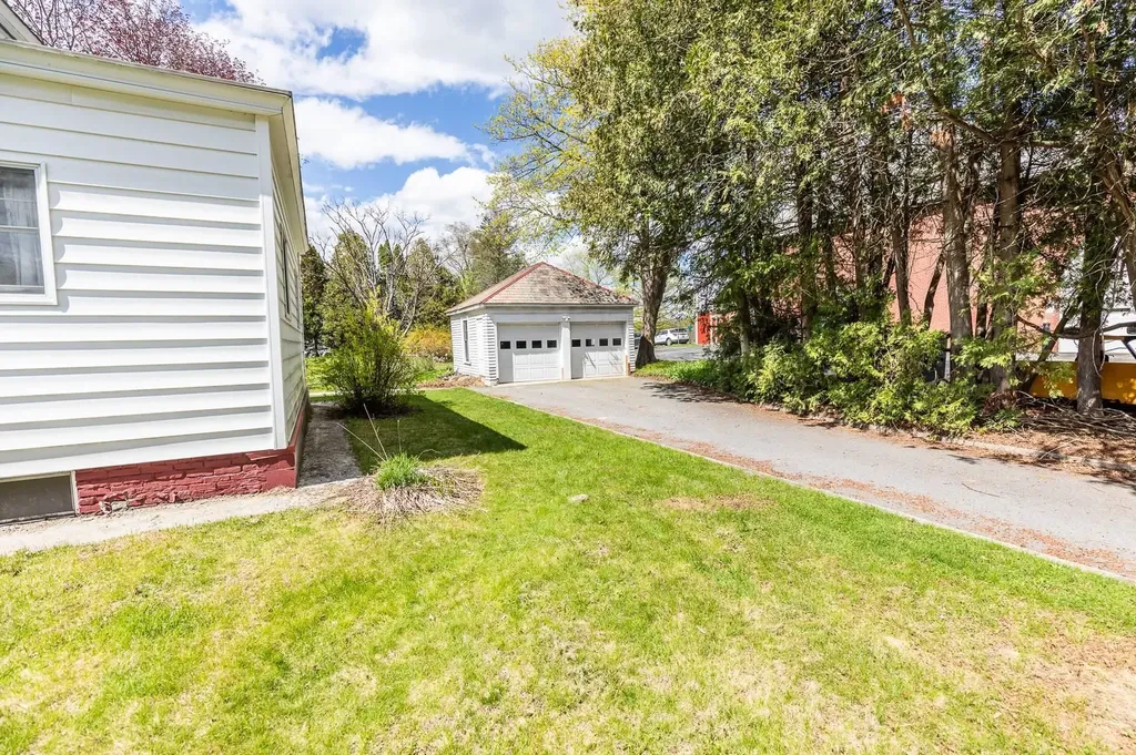 9 Tuttle Street Rockingham VT 05101