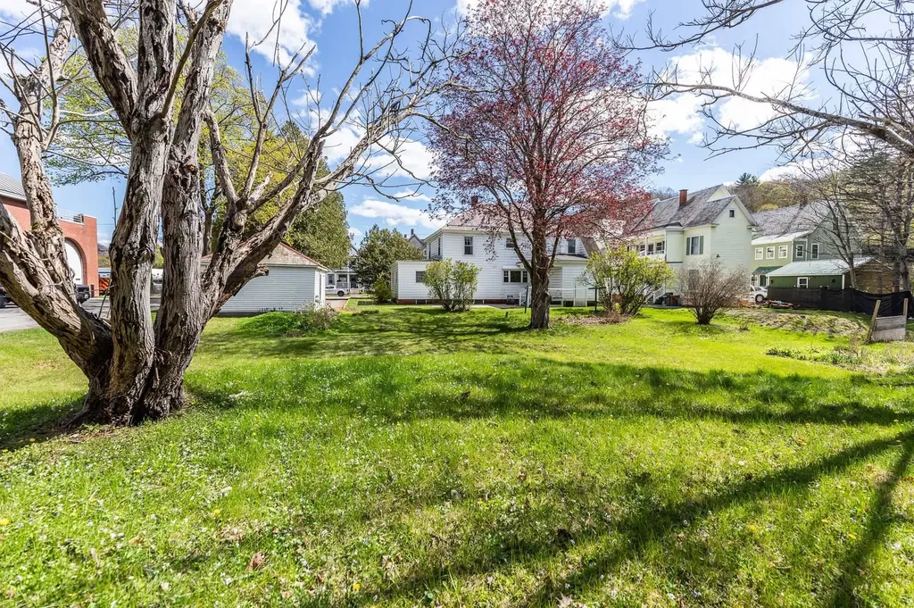 9 Tuttle Street Rockingham VT 05101
