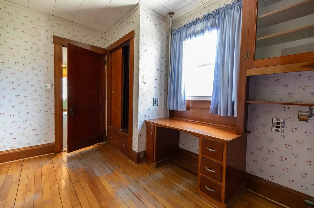 9 Tuttle Street Rockingham VT 05101