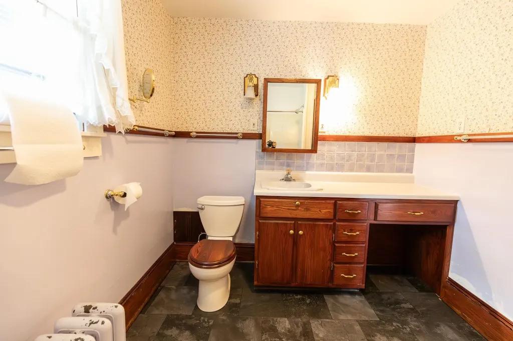 9 Tuttle Street Rockingham VT 05101