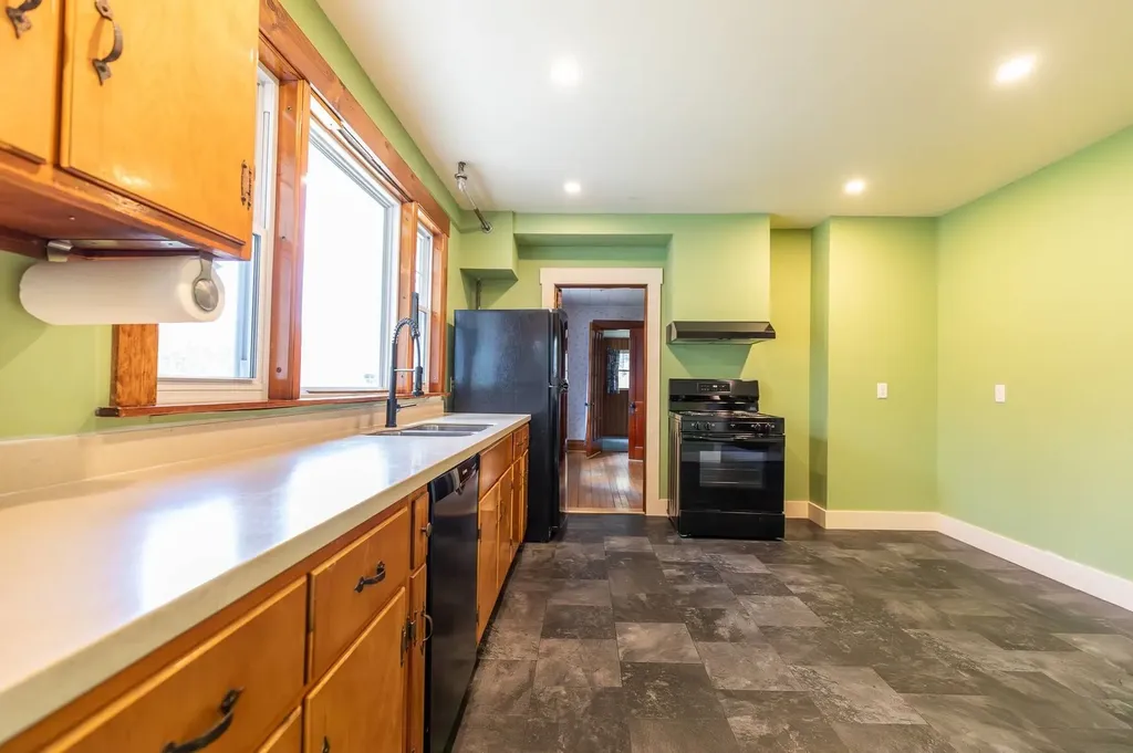 9 Tuttle Street Rockingham VT 05101
