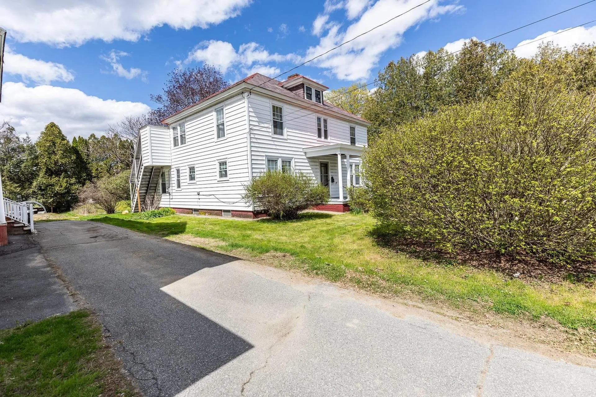 9 Tuttle Street Rockingham VT 05101