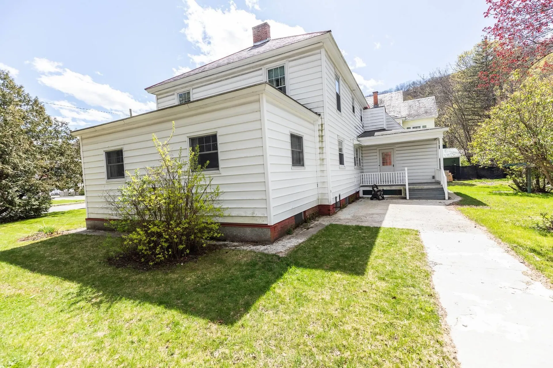 9 Tuttle Street Rockingham VT 05101