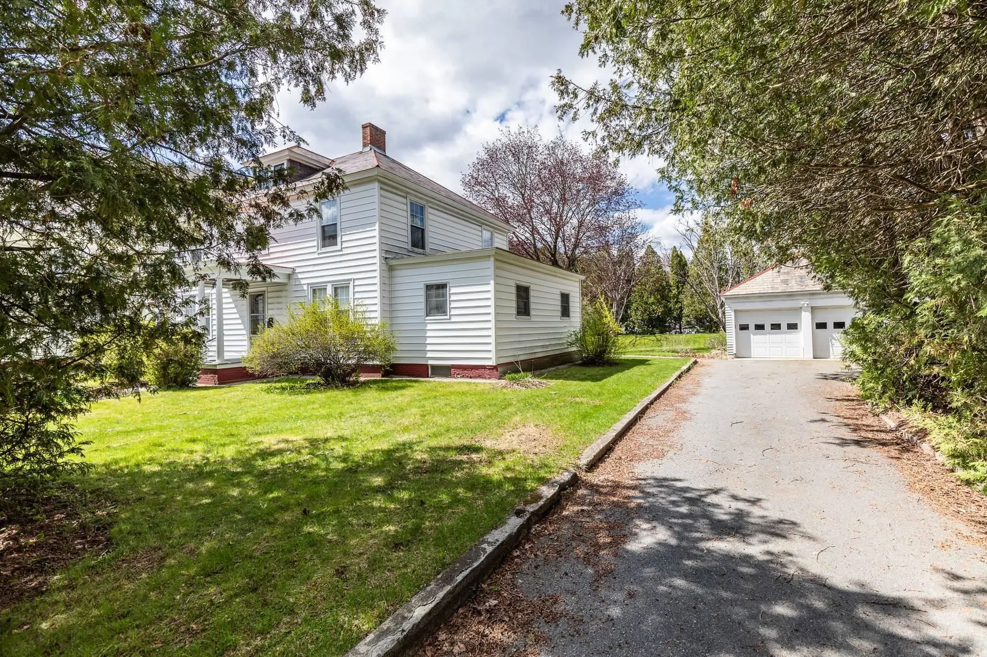 9 Tuttle Street Rockingham VT 05101