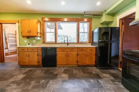 9 Tuttle Street Rockingham VT 05101