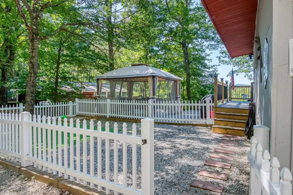 169 E Danforth Road Freedom NH 03836