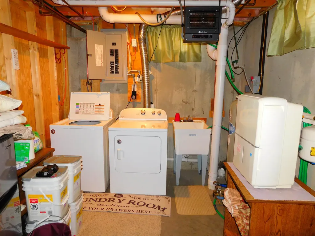 63 Stump Road Errol NH 03579