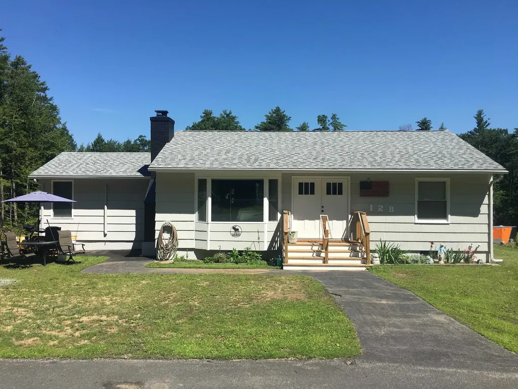 128 Old Lake Shore Road Gilford NH 03249