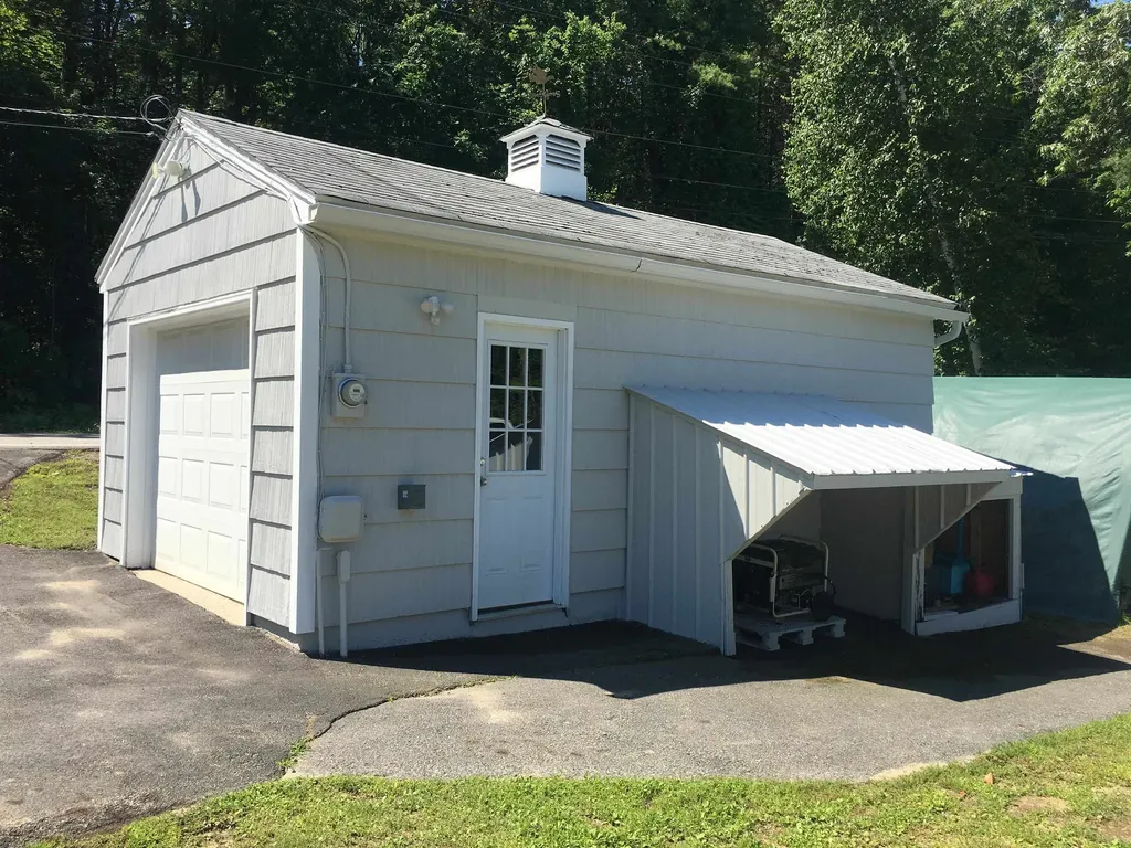 128 Old Lake Shore Road Gilford NH 03249