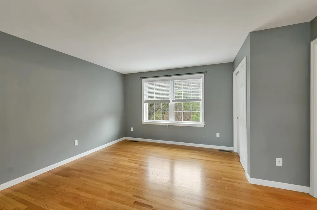217 Steam Mill Road Auburn NH 03032