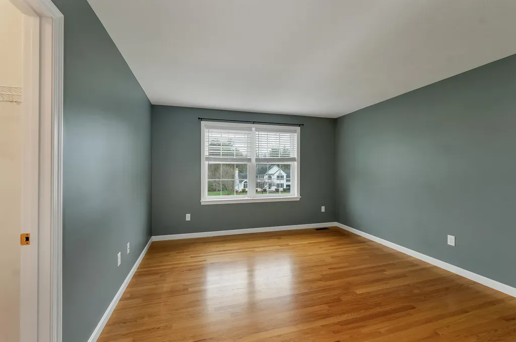 217 Steam Mill Road Auburn NH 03032