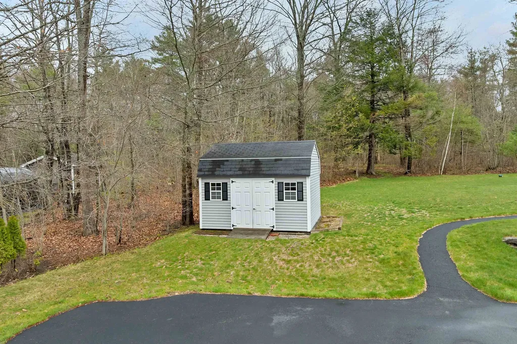 217 Steam Mill Road Auburn NH 03032
