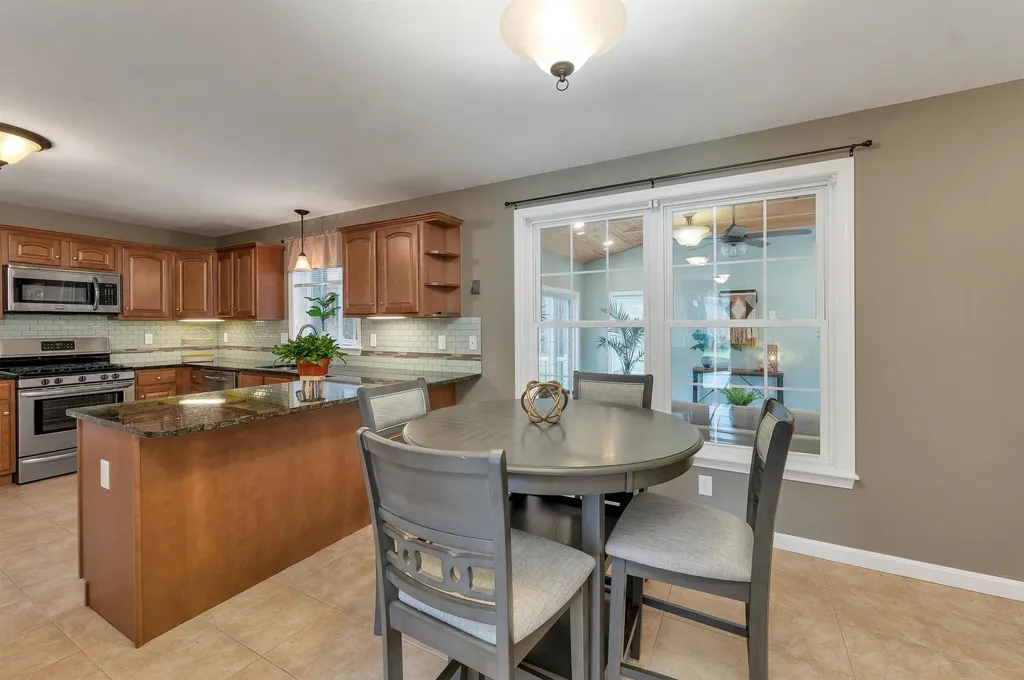 217 Steam Mill Road Auburn NH 03032