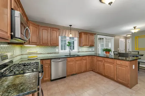 217 Steam Mill Road Auburn NH 03032
